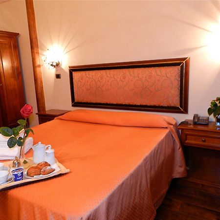 Domus Florentiae Hotel Флоренция Екстериор снимка