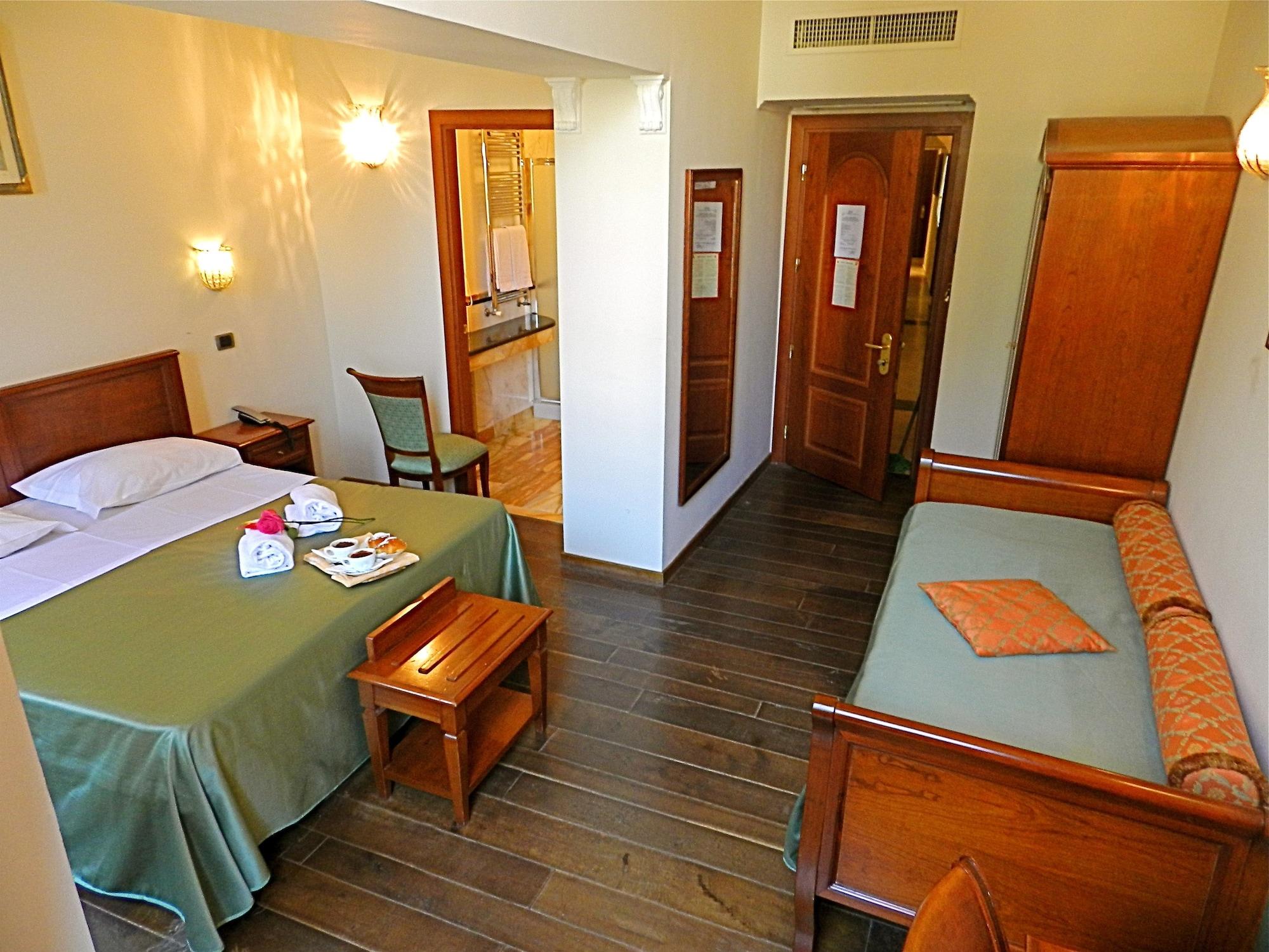 Domus Florentiae Hotel Флоренция Екстериор снимка