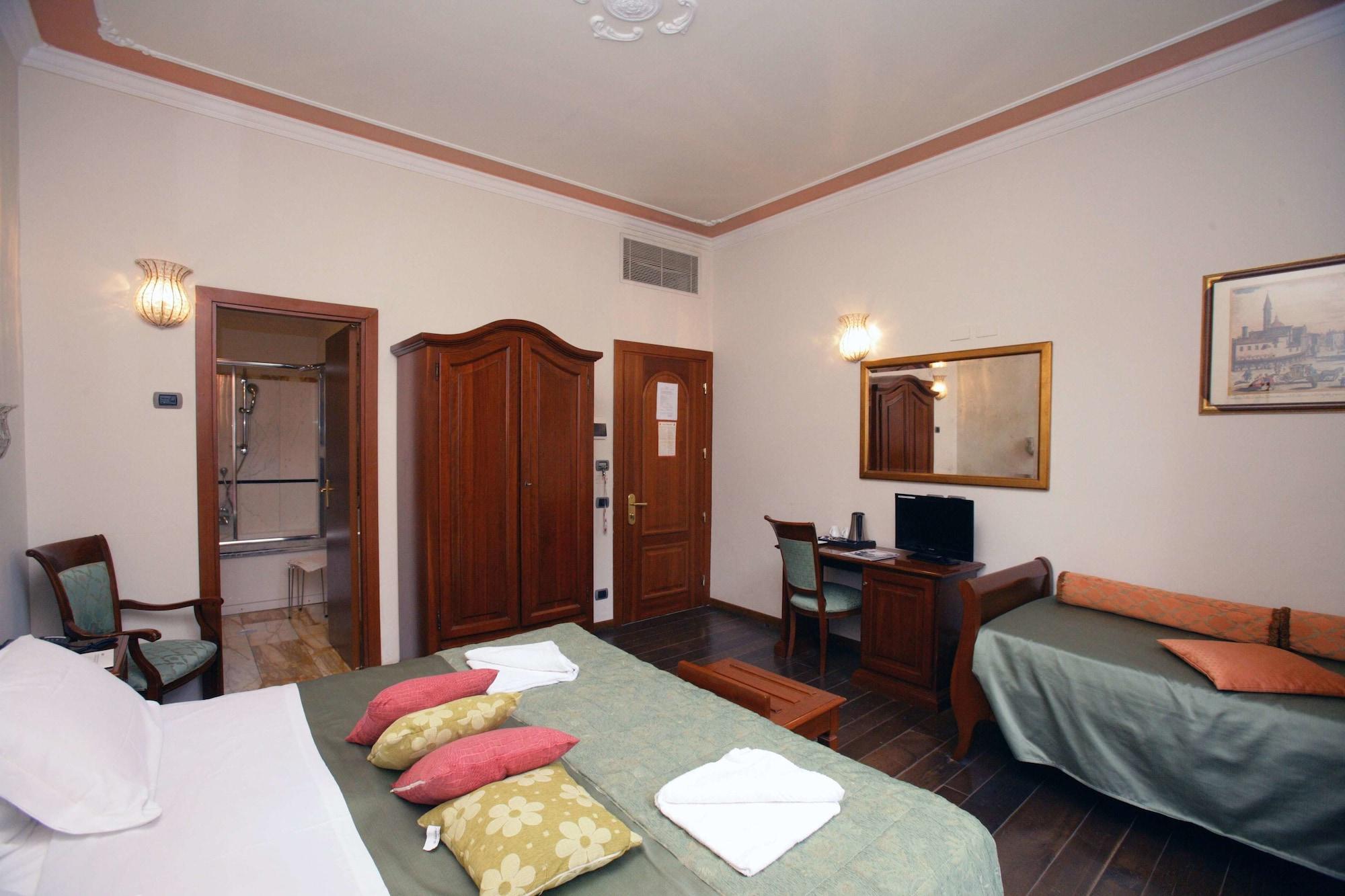 Domus Florentiae Hotel Флоренция Екстериор снимка