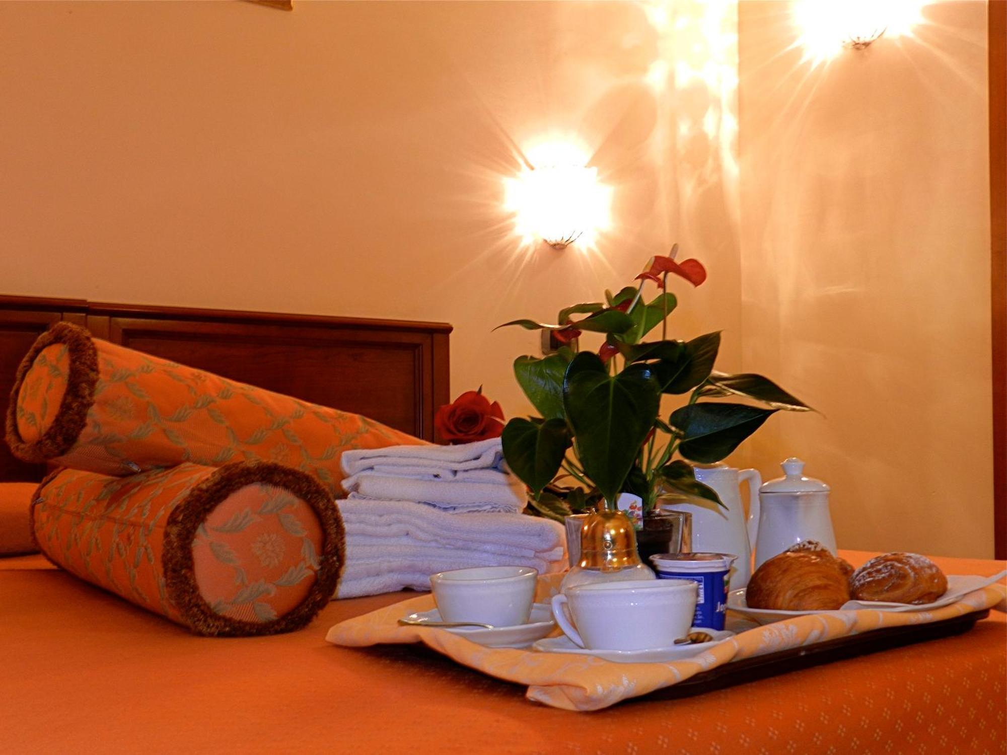 Domus Florentiae Hotel Флоренция Екстериор снимка